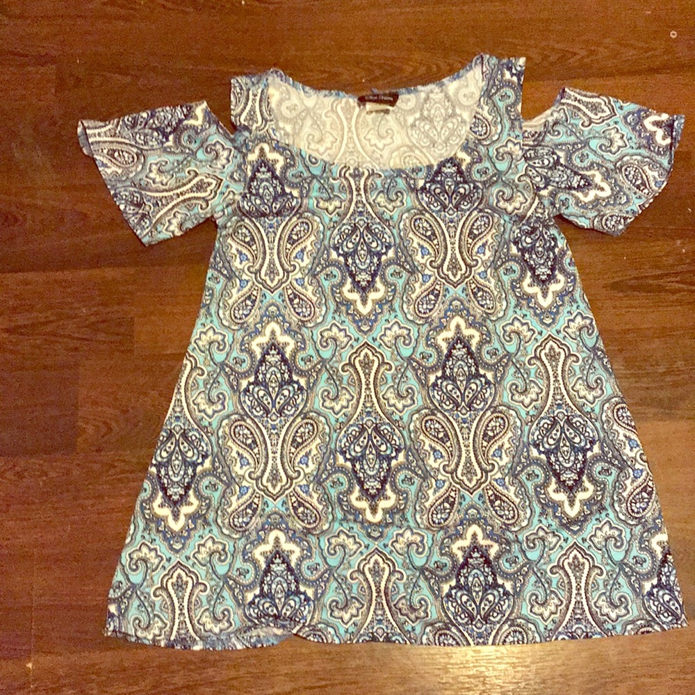 Of the shoulder blue and whit short sleeve shirt